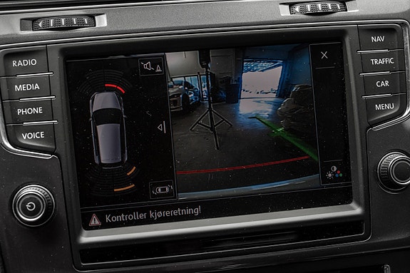 Volkswagen e-Golf VII 23 of 26