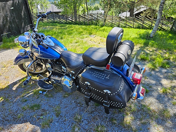 Harley-Davidson FLSTC Heritage Softail Classic 3 of 4