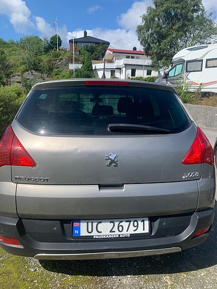 Peugeot 3008 2 of 5