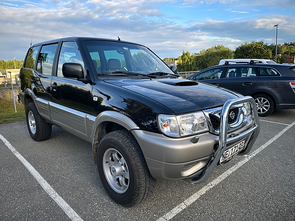 Nissan Terrano II 2 of 5