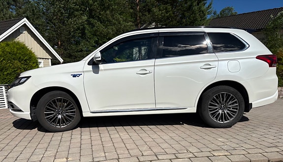 Mitsubishi Outlander 2 of 12
