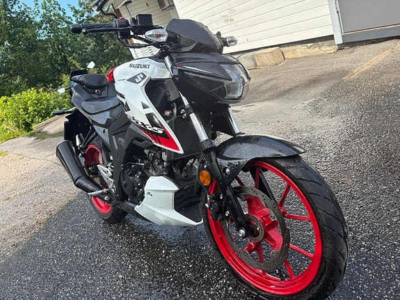 Suzuki GSX-S 125 2 of 5
