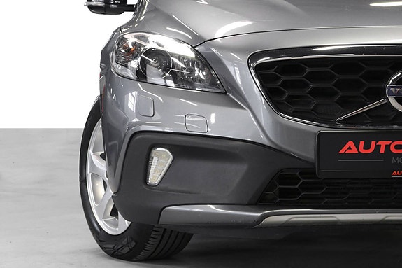 Volvo V40 Cross Country 3 of 5