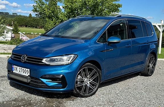 Volkswagen Touran 2 of 5