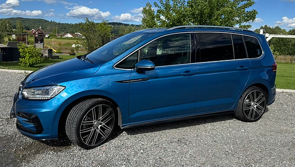 Volkswagen Touran 3 of 5