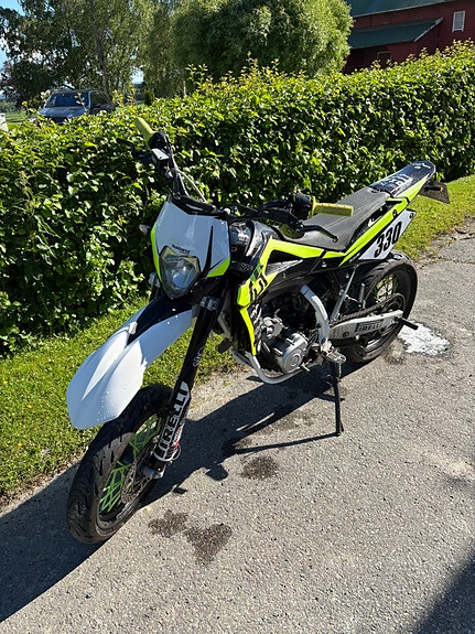 Husqvarna SM 125 2 of 5