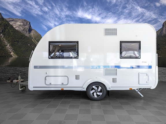 Adria Altea 362 LH.  En snerten, lys og stilig kjørevogn for 2! Truma varme og el gulvvarme. Stor vanntank. Markise 3 of 5