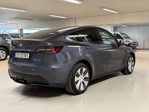 Tesla Model Y 4 of 30