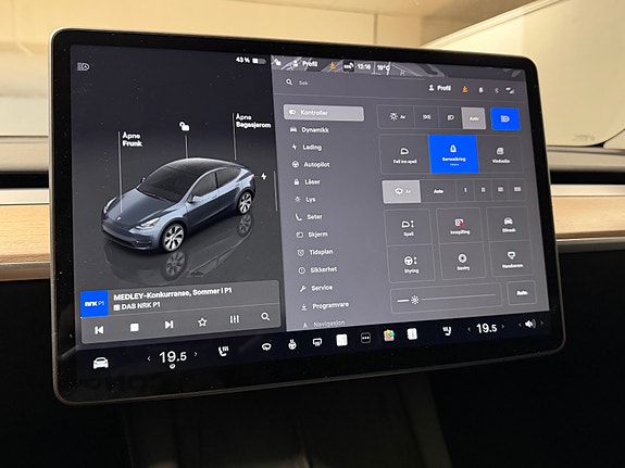 Tesla Model Y 21 of 30