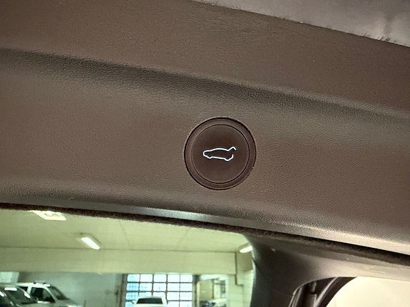 Tesla Model Y 14 of 30