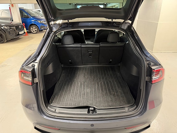 Tesla Model Y 13 of 30