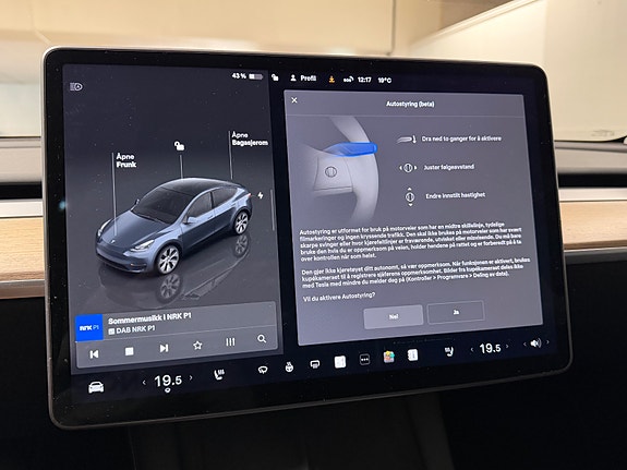 Tesla Model Y 24 of 30