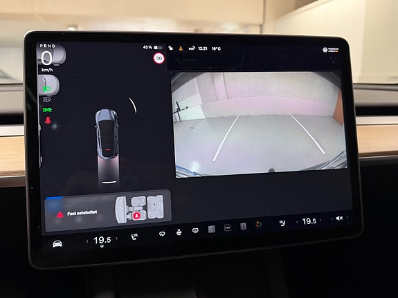 Tesla Model Y 26 of 30