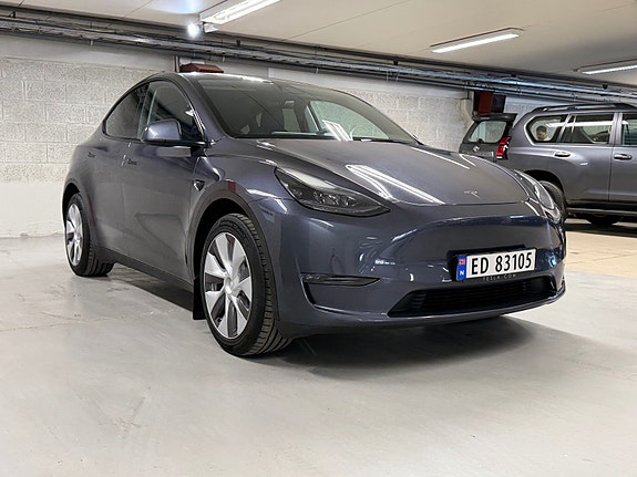 Tesla Model Y 7 of 30