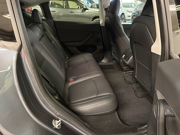 Tesla Model Y 12 of 30