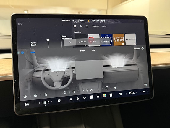 Tesla Model Y 25 of 30
