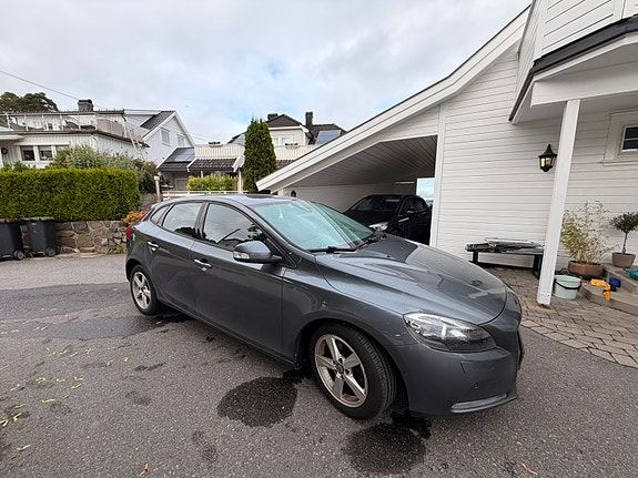 Volvo V40 3 of 5