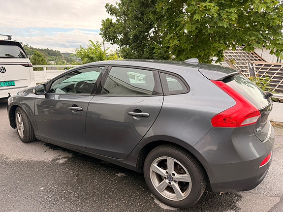 Volvo V40 5 of 5