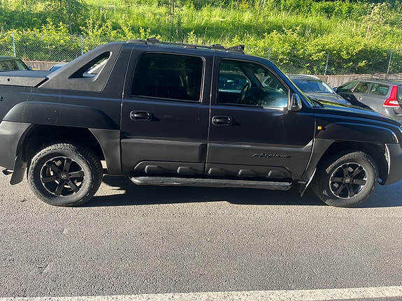 Chevrolet Avalanche 4 of 5