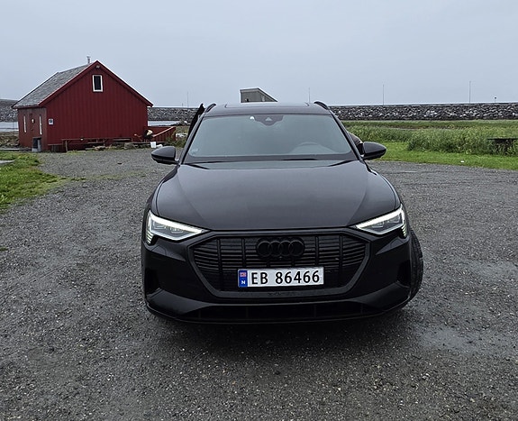 Audi e-tron Sportback 2 of 5