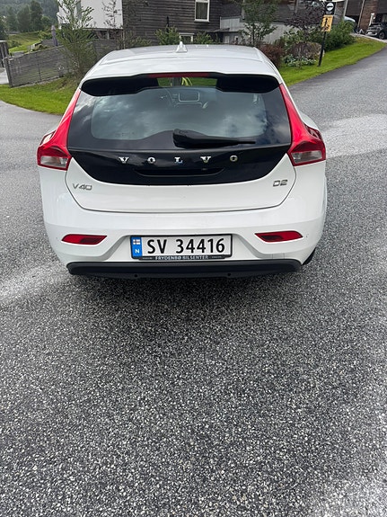 Volvo V40 3 of 5