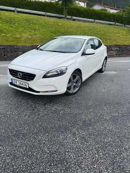 Volvo V40 2 of 5