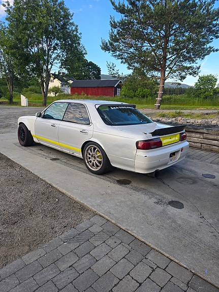 Nissan Laurel 1995 photo 5