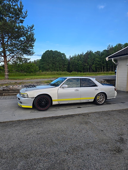 Nissan Laurel 1995 photo 2