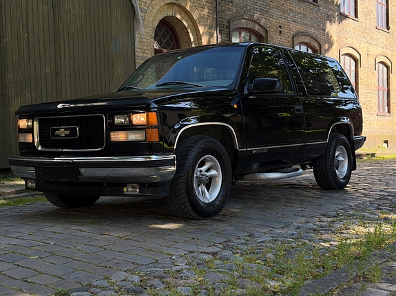 Chevrolet Tahoe 2 of 5