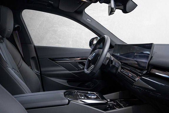 BMW i5 28 of 30