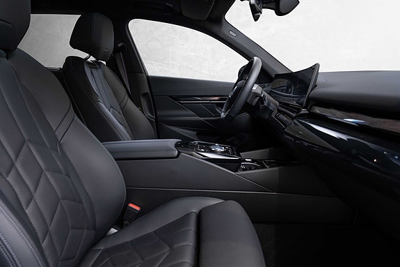 BMW i5 27 of 30