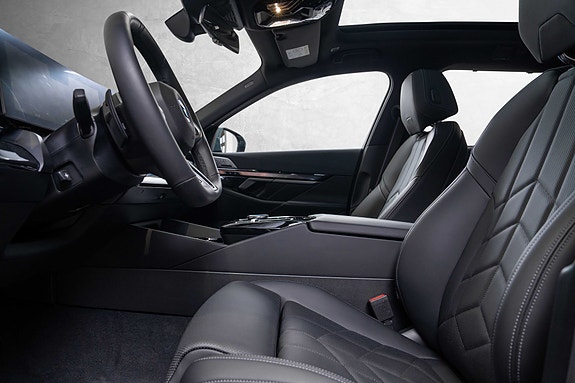 BMW i5 21 of 30