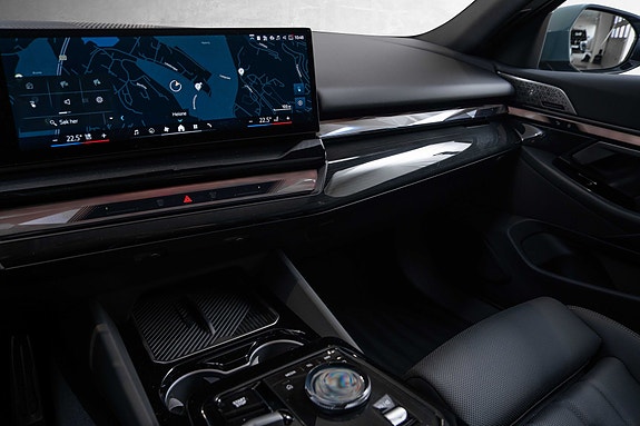 BMW i5 14 of 30