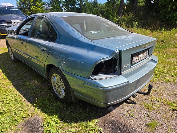 Volvo S60 2 of 5