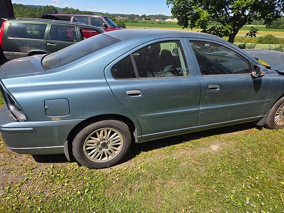 Volvo S60 4 of 5