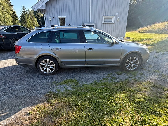 Skoda Superb 2 of 5