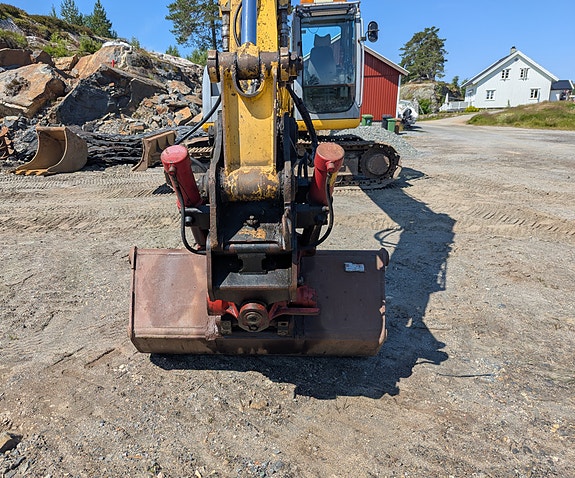 New Holland E145 13 of 30