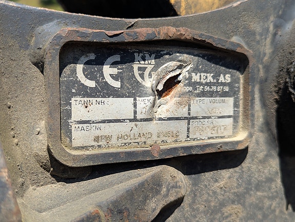 New Holland E145 20 of 30