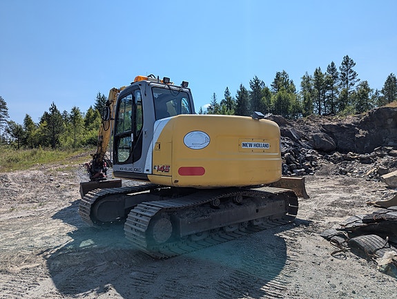 New Holland E145 4 of 5