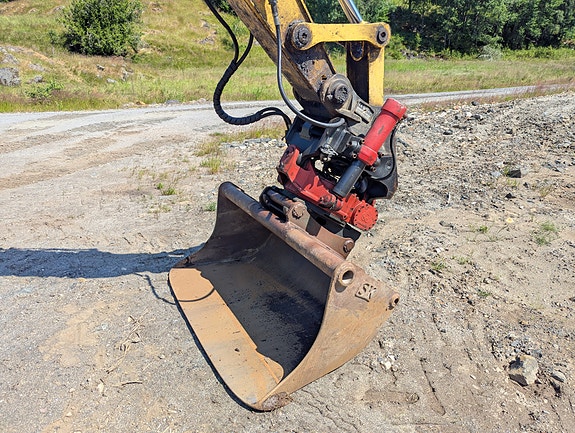 New Holland E145 9 of 30