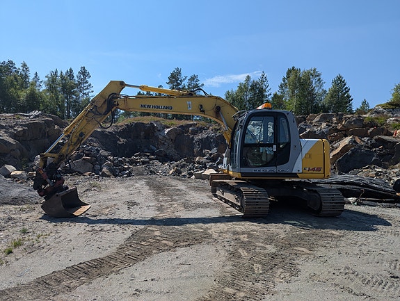 New Holland E145 2 of 5