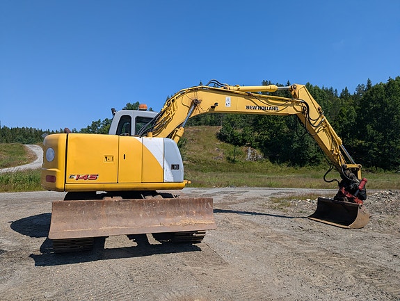 New Holland E145 7 of 30