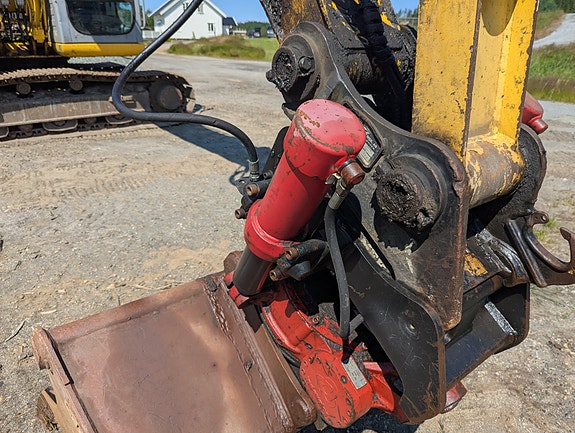 New Holland E145 18 of 30