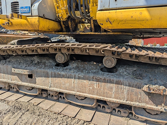 New Holland E145 26 of 30