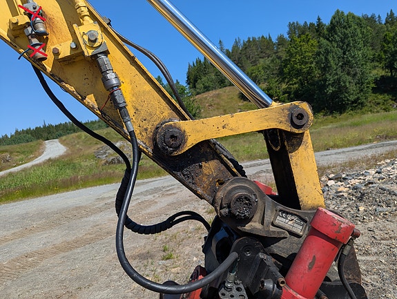 New Holland E145 22 of 30