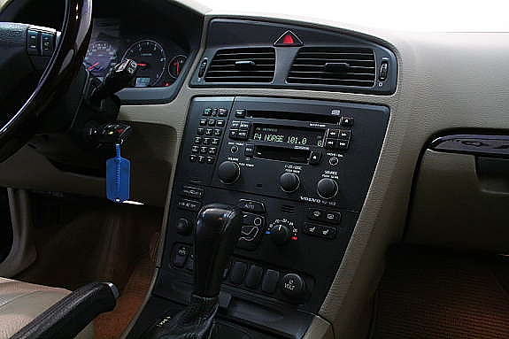 Volvo XC70 4 of 5