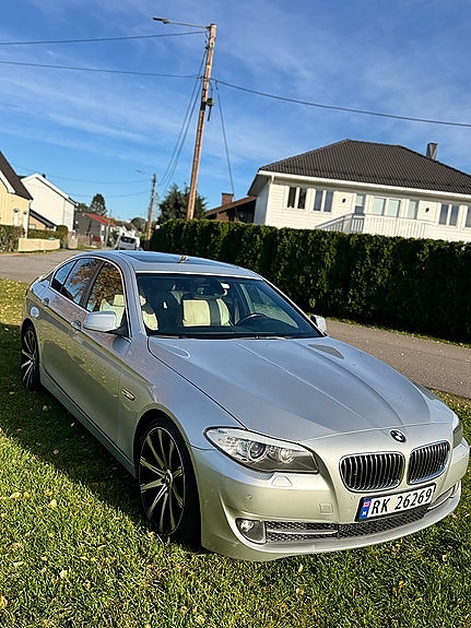 BMW 523i 4 of 5