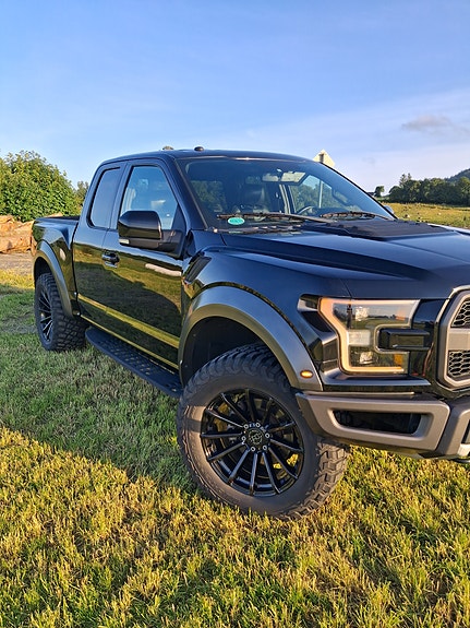 Ford F-150 2 of 29