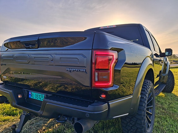 Ford F-150 4 of 29
