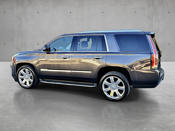 Cadillac Escalade 5 of 5